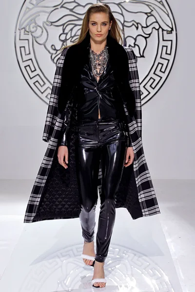 Look 3